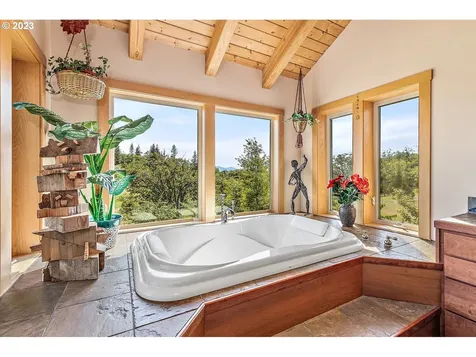 2560 N Valley View Road Ashland OR 97520