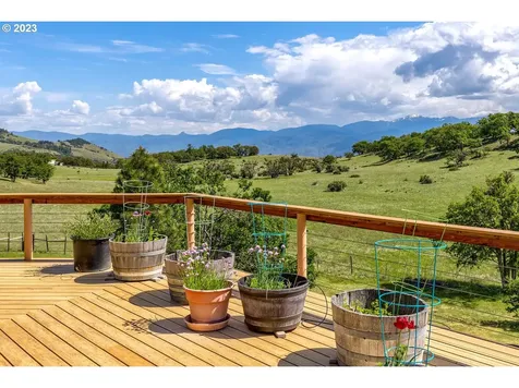 2560 N Valley View Road Ashland OR 97520
