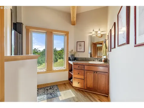2560 N Valley View Road Ashland OR 97520