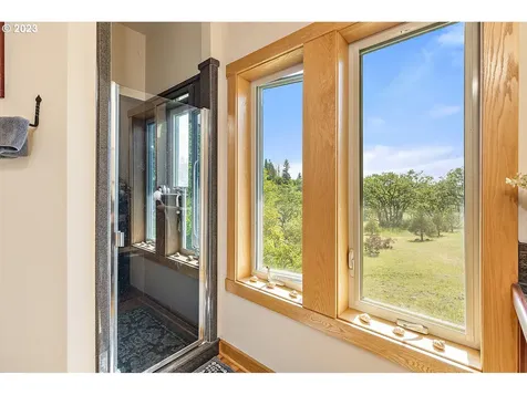 2560 N Valley View Road Ashland OR 97520