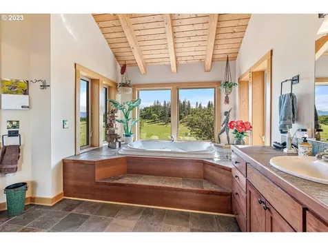 2560 N Valley View Road Ashland OR 97520