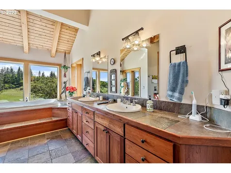 2560 N Valley View Road Ashland OR 97520