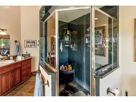 2560 N Valley View Road Ashland OR 97520