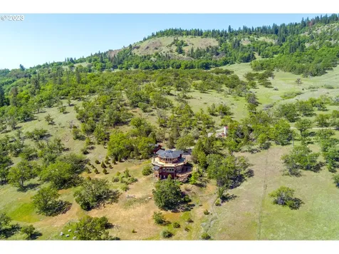 2560 N Valley View Road Ashland OR 97520
