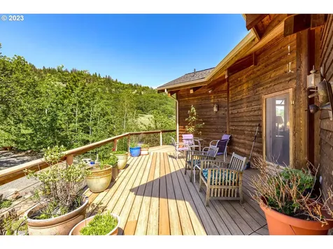 2560 N Valley View Road Ashland OR 97520