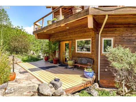 2560 N Valley View Road Ashland OR 97520