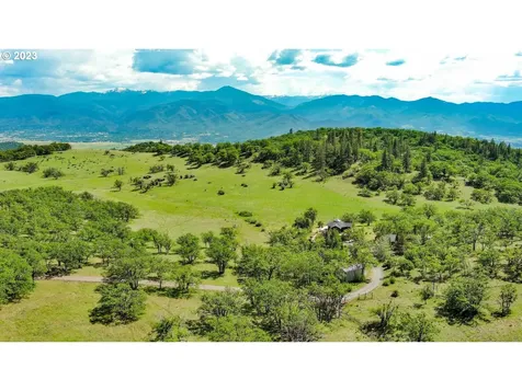 2560 N Valley View Road Ashland OR 97520