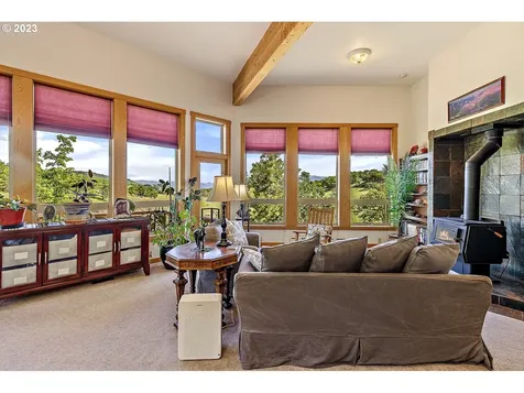 2560 N Valley View Road Ashland OR 97520