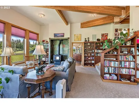 2560 N Valley View Road Ashland OR 97520