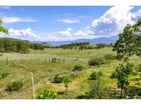 2560 N Valley View Road Ashland OR 97520