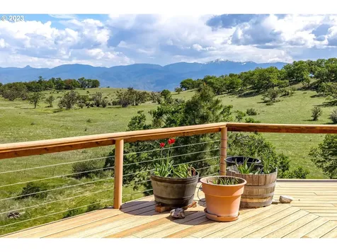 2560 N Valley View Road Ashland OR 97520