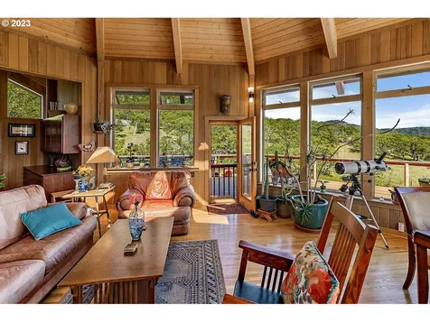 2560 N Valley View Road Ashland OR 97520
