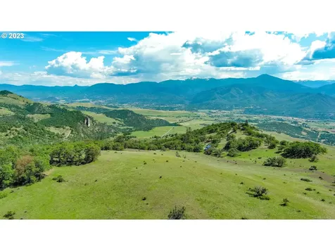 2560 N Valley View Road Ashland OR 97520