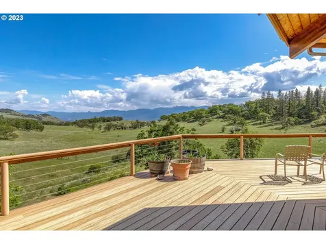 2560 N Valley View Road Ashland OR 97520