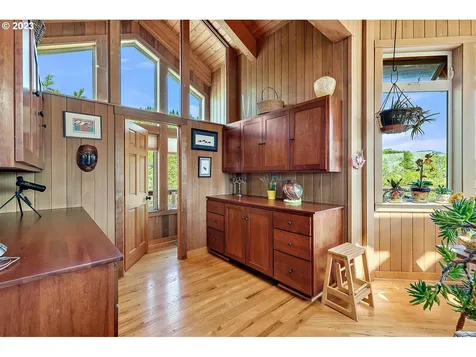 2560 N Valley View Road Ashland OR 97520