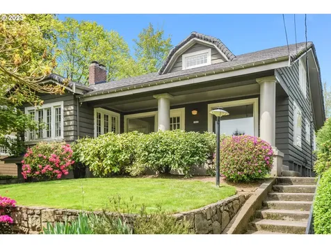 3809 Ne Couch Street Portland OR 97232