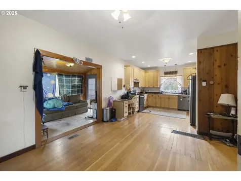 1824 NE Waterfront Street Newberg OR 97132