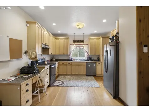 1824 NE Waterfront Street Newberg OR 97132
