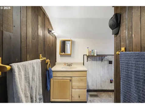 1824 NE Waterfront Street Newberg OR 97132