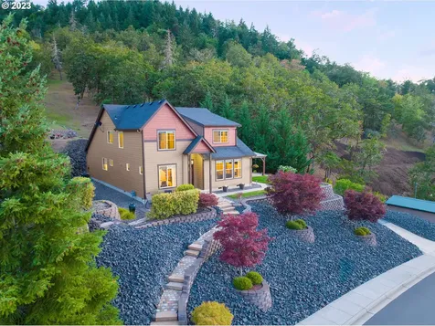 395 Winchester Creek Avenue Winchester OR 97495