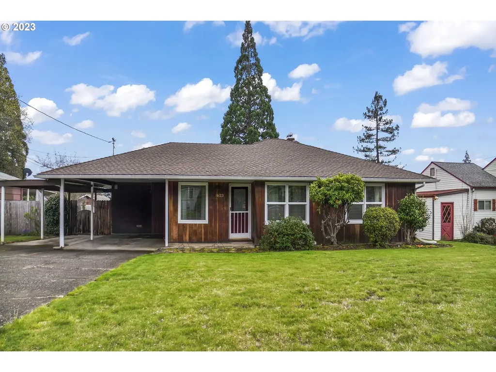 1623 Nw Almond Avenue Roseburg OR 97471