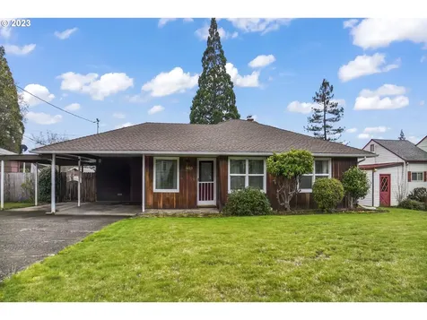 1623 Nw Almond Avenue Roseburg OR 97471