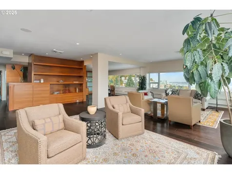 2323 SW Park Place Portland OR 97205