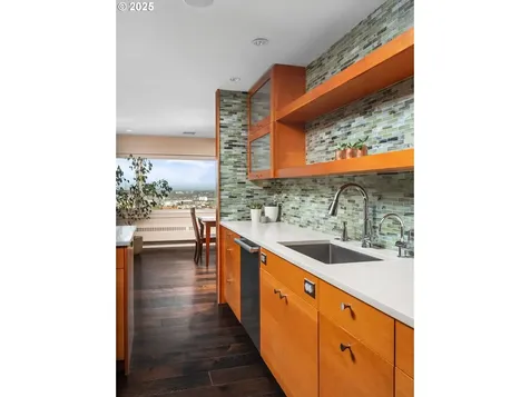 2323 SW Park Place Portland OR 97205