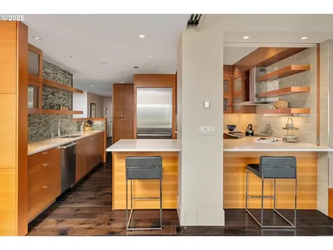 2323 SW Park Place Portland OR 97205