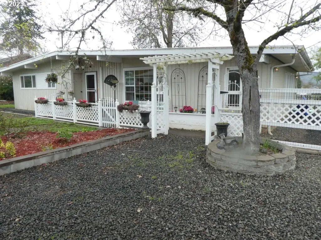1771 Nw Lynwood Street Roseburg OR 97471