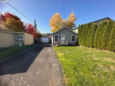 1127 N 3rd Avenue Kelso WA 98626