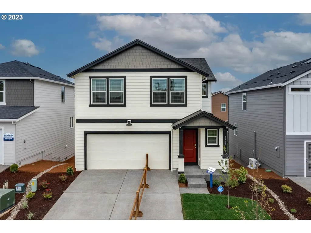 1807 W 14th Street La Center WA 98629