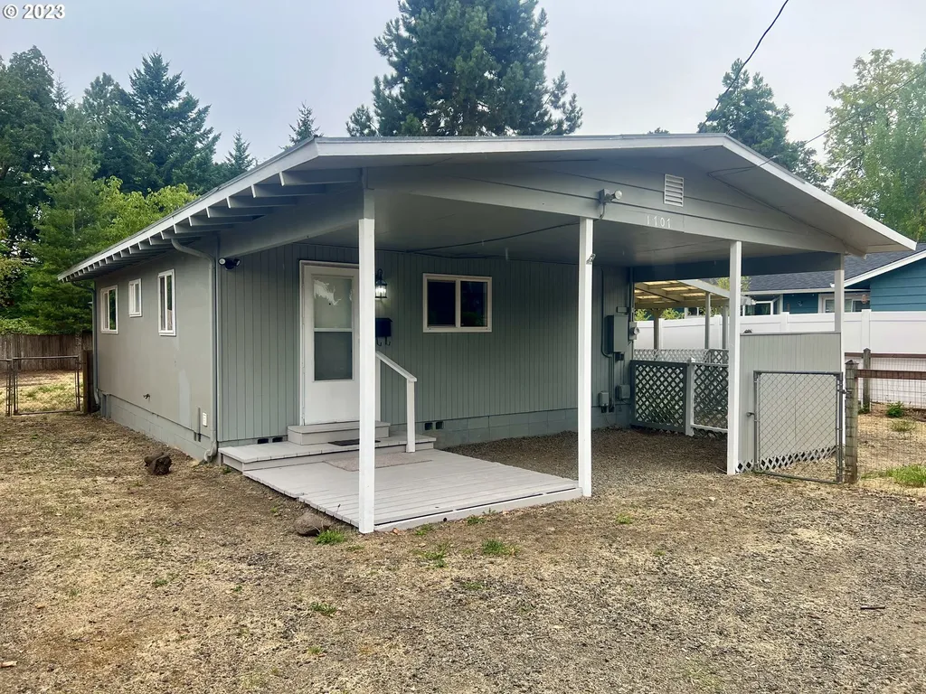 1707 W Main Street Cottage Grove OR 97424