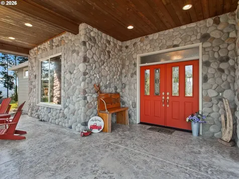 223 Southern Cross Lane Woodland WA 98674