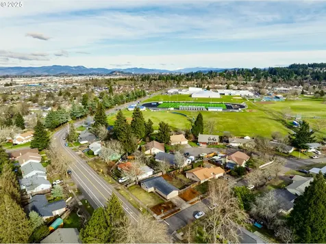 3794 W 18th Avenue Eugene OR 97402