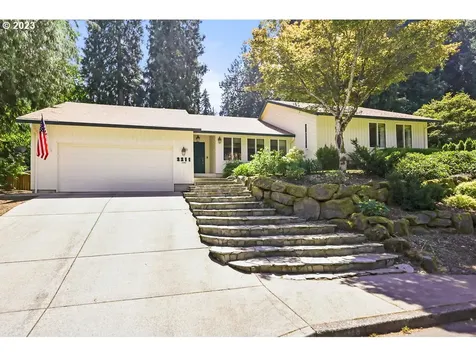 2211 Nw 128th Street Vancouver WA 98685