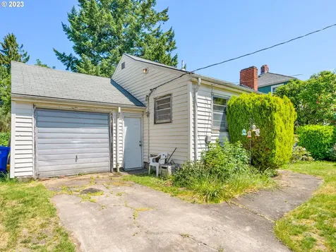 8521 Se Alder Street Portland OR 97216