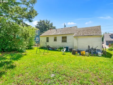 8521 Se Alder Street Portland OR 97216