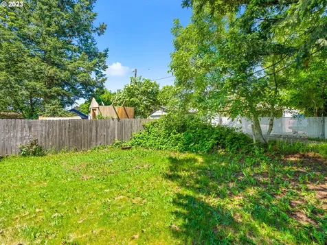8521 Se Alder Street Portland OR 97216