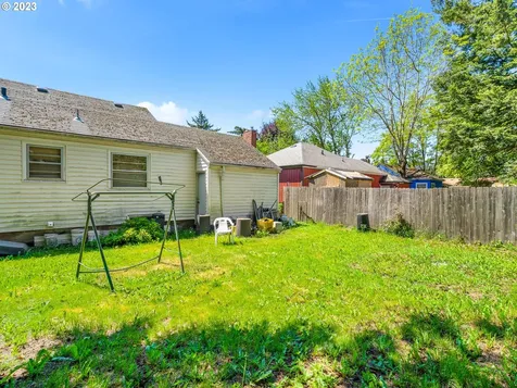 8521 Se Alder Street Portland OR 97216