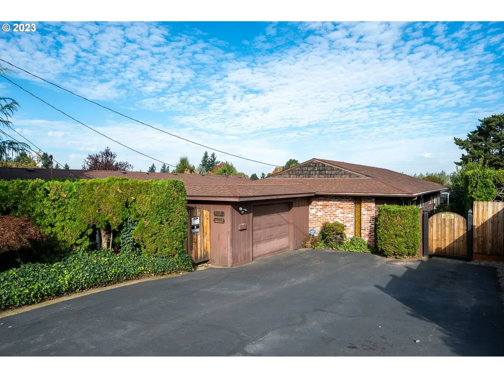 9007 Ne Irving Street Portland OR 97220