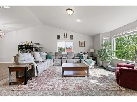 207 S 10th Street Creswell OR 97426