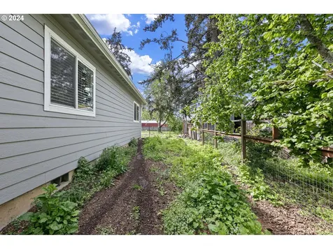 207 S 10th Street Creswell OR 97426