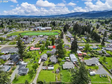 207 S 10th Street Creswell OR 97426