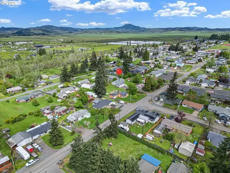 207 S 10th Street Creswell OR 97426