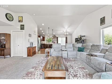 207 S 10th Street Creswell OR 97426