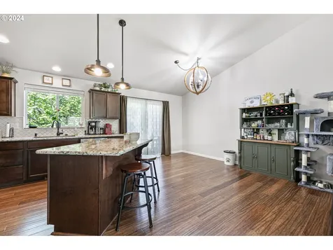 207 S 10th Street Creswell OR 97426