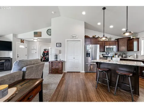 207 S 10th Street Creswell OR 97426