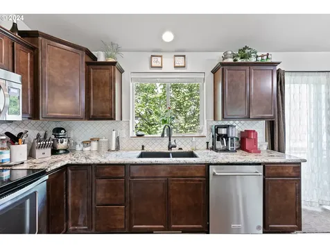 207 S 10th Street Creswell OR 97426