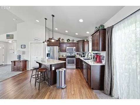 207 S 10th Street Creswell OR 97426